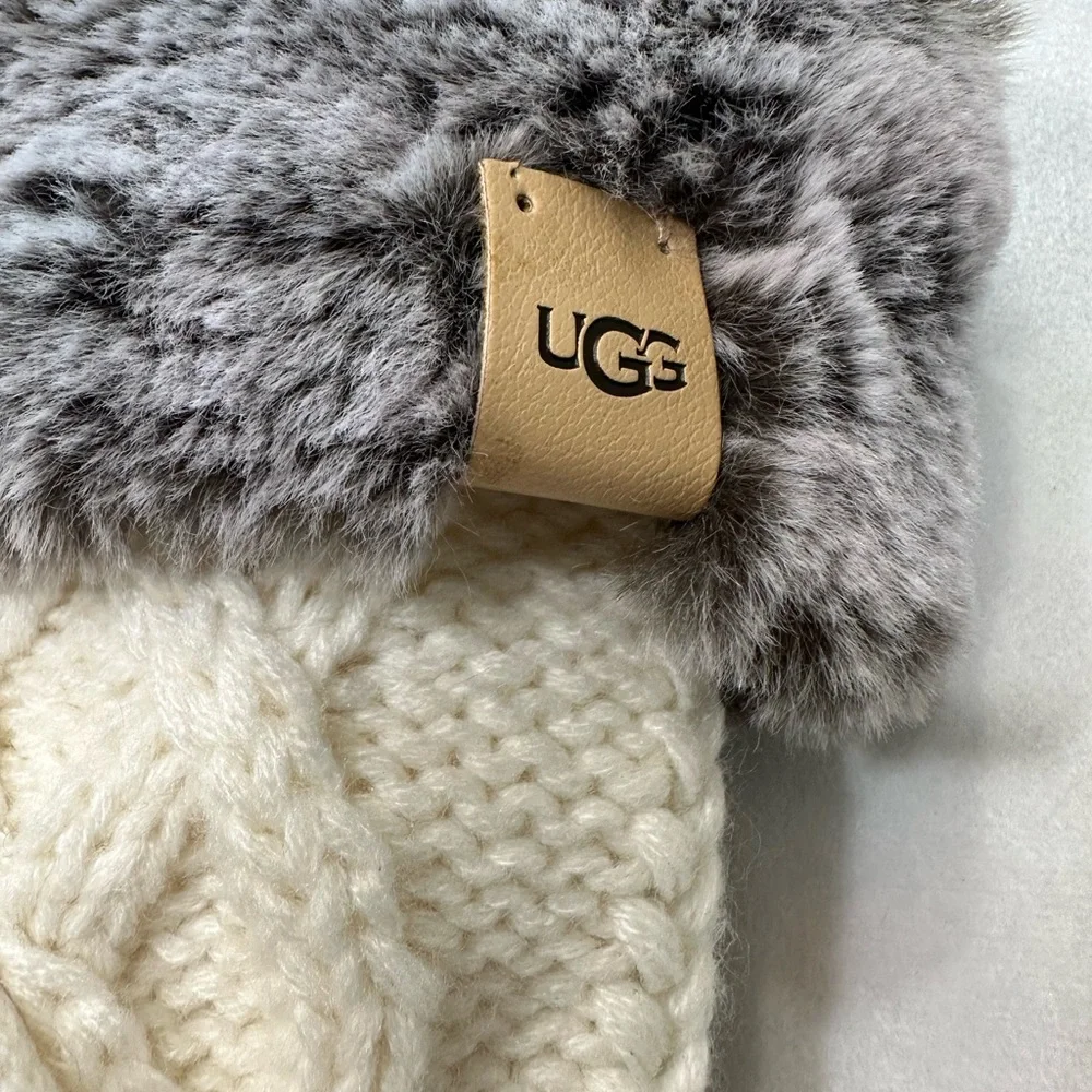 UGG Knitted Wine Glass Holder‎